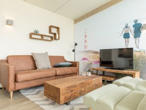 Living area - Comfy Lodge with 2 Bathrooms near Beach (Hollum)