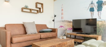 Comfy Lodge with 2 Bathrooms near Beach