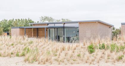 Comfy Lodge with 2 Bathrooms near Beach