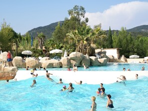 Outdoor pool - Sea-view Studio in the Beautiful Fortified Town Grimaud (Grimaud)