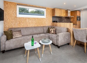 Chalet | Living room - Cozy Chalet w/ Shared Pool (Borger)