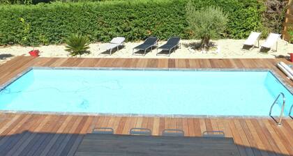 Luxurious Villa in Cazaubon With Swimming Pool