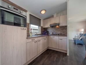 Cottage | Private kitchen | Fridge, microwave, dishwasher, coffee/tea maker - Modern Lodge With an Electric Sloop in Centre of Giethoorn (Giethoorn)
