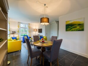 Dining - Picturesque Holiday Home in Oostkapelle near Beach (Oostkapelle)