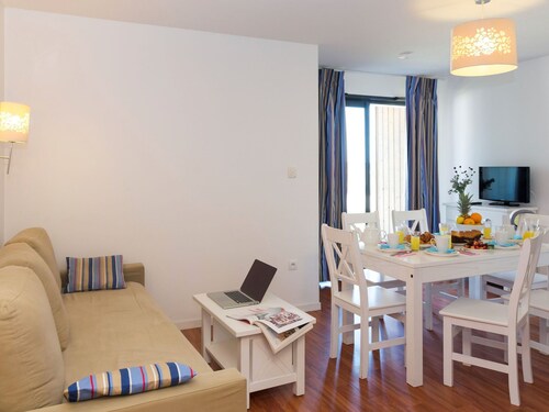 Seafront Apartment With Pool