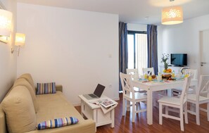 Living room - Seafront Apartment With Pool (Guidel)