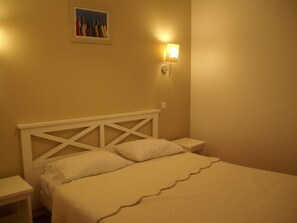 Apartment | Room amenity - Seafront Apartment With Pool (Guidel)