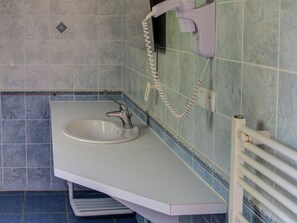 House | Bathroom - Attached House With Garden for 2 People and a Baby in a Small-scale Park (Castelnaud-la-Chapelle)