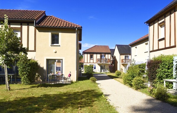Exterior - Holiday Home in Montignac Near Lascaux II (Montignac)