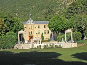 Apartment | Exterior - Chateau Luxury Stay Montbrun (Montbrun-les-Bains)