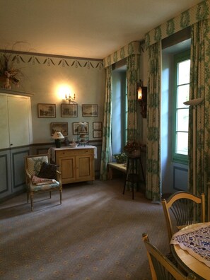 Apartment | Living room - Chateau Luxury Stay Montbrun (Montbrun-les-Bains)