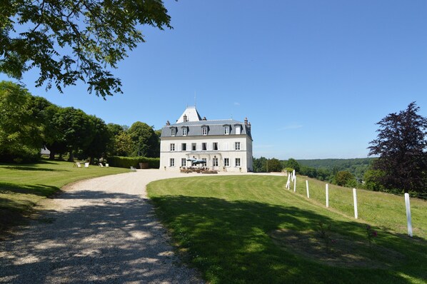 House | Exterior - Castle in Asnieres With Tennis & Forest Views (Asnieres)