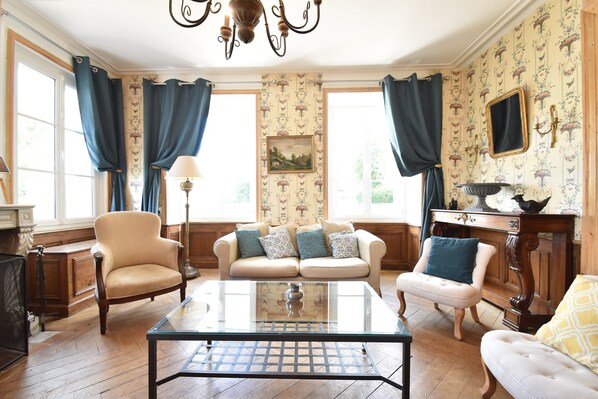 House | Living room - Castle in Asnieres With Tennis & Forest Views (Asnieres)