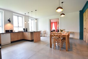 House | Private kitchen | Highchair - Castle in Asnieres With Tennis & Forest Views (Asnieres)