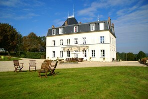 House | Exterior - Castle in Asnieres With Tennis & Forest Views (Asnieres)