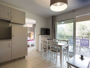 Dining - Modern and Comfortable Apartment Near the Pont du Gard (Vers-Pont-du-Gard)