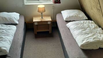 Casa | 3 dormitorios, mobiliario individual, ropa de cama