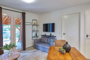 Living room - Holiday Home in Mauroux With Pools & Vineyards (Mauroux)