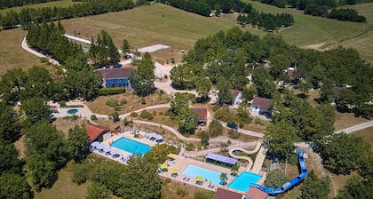 Holiday Home in Mauroux With Pools & Vineyards