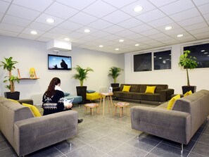 Quầy tiếp tân