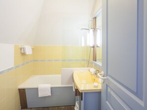 House | Bathroom - Comfortable House With Dishwasher, Located in Nature Reserve (Fort-Mahon-Plage)