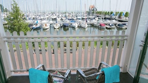 Balcony - Cozy Holiday Home in Volendam Style on the Markermeer (Volendam)
