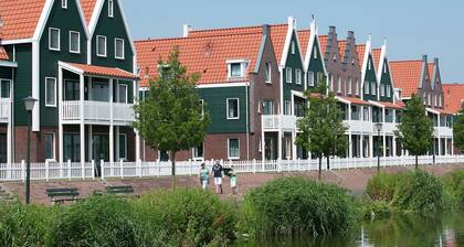 Cozy Holiday Home in Volendam Style on the Markermeer