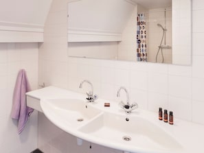 Apartment | Bathroom | Shower