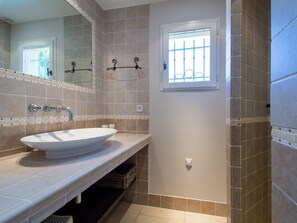 Shower - Modern Villa in Le Muy Countryside With Private Pool (Le Muy)