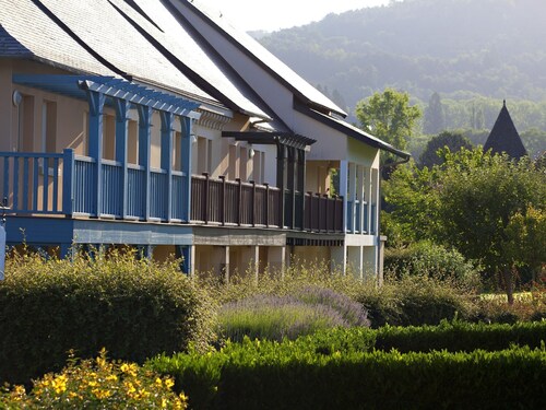 Colorful Apartment on the Bank of the Dordogne River