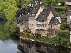 Exterior - Colorful Apartment on the Bank of the Dordogne River (Argentat-sur-Dordogne)