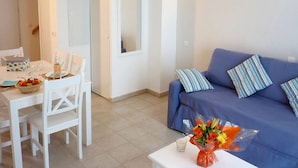 Apartment | Living room - Comfortable Apartment on the Ground Floor in Provence (Cabries)