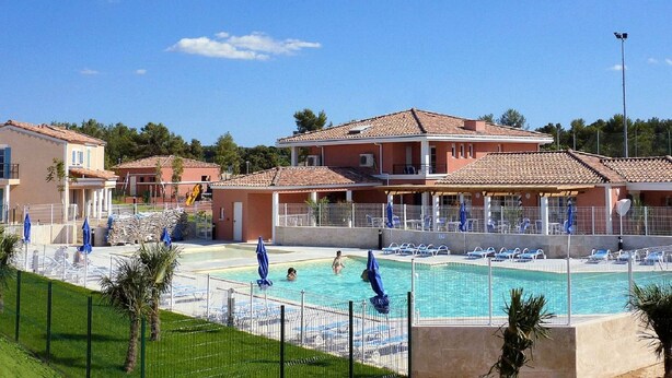 Pool - Comfortable Apartment on the Ground Floor in Provence (Cabries)