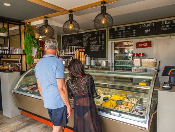 Apartment | Dining - Modern Apartment, Dishwasher, in Noordwijk, Near the Sea (Noordwijk)