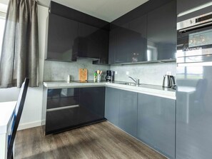 Apartment | Private kitchen - Modern Apartment, Dishwasher, in Noordwijk, Near the Sea (Noordwijk)