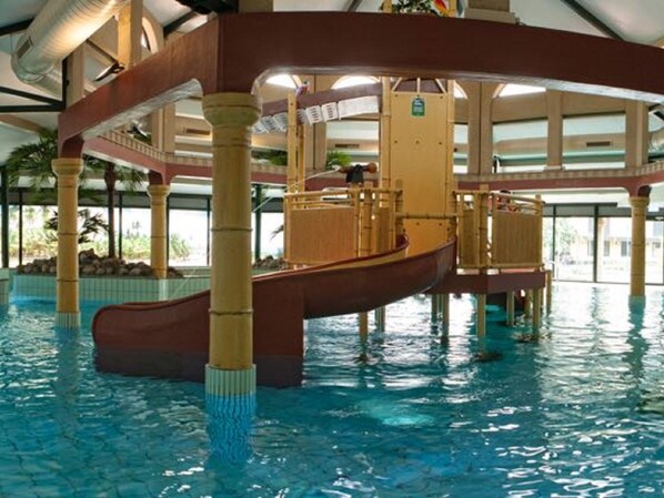 Villa | Pool | Outdoor pool - Modern Bungalow With Washer (Arcen)