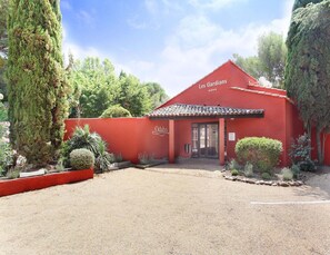 Exterior - Resort in Arles Near Camargue Flamingos (Arles)