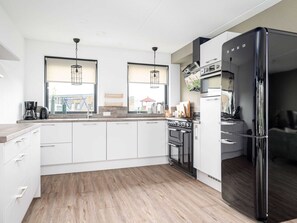 Private kitchen - Holiday Home With Private Jetty on Water (Akkrum)