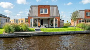 Unclassified image, 4 of 39, button - Holiday Home With Private Jetty on Water (Akkrum)