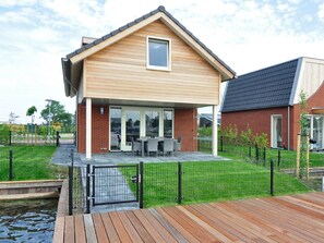 Property amenity - Holiday Home With Private Jetty on Water (Akkrum)