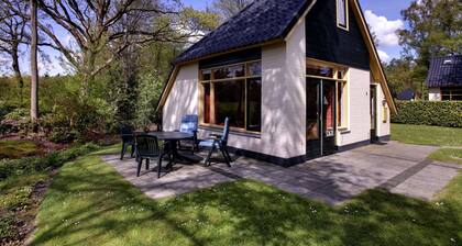 Cozy Holiday Home with Bubble Bath near Zwolle
