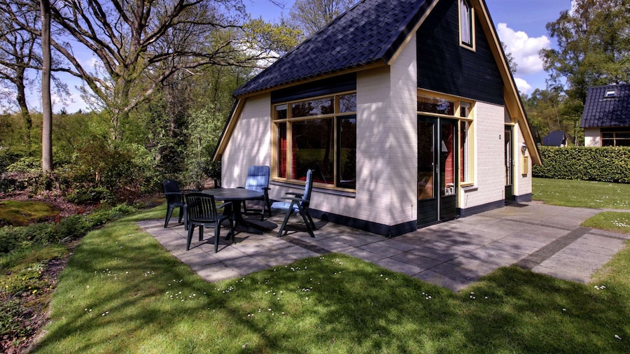 Cozy Holiday Home with Bubble Bath near Zwolle