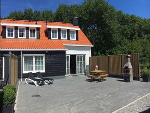 Balcony - Comfy Holiday Home in Oostkapelle With Garden (Oostkapelle)