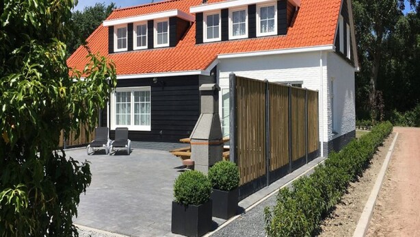 Exterior - Comfy Holiday Home in Oostkapelle With Garden (Oostkapelle)