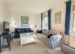 Villa | Living room - Comfortable Villa With Wifi, Near the Sea in Cosy Domburg (Domburg)