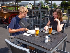 Cottage | Dining - Sunny Giethoorn Cottage (Giethoorn)