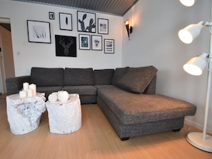 Living area - Unique Holiday Home in Bergen aan Zee With Terrace (Bergen aan Zee)
