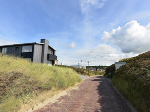 Exterior - Unique Holiday Home in Bergen aan Zee With Terrace (Bergen aan Zee)