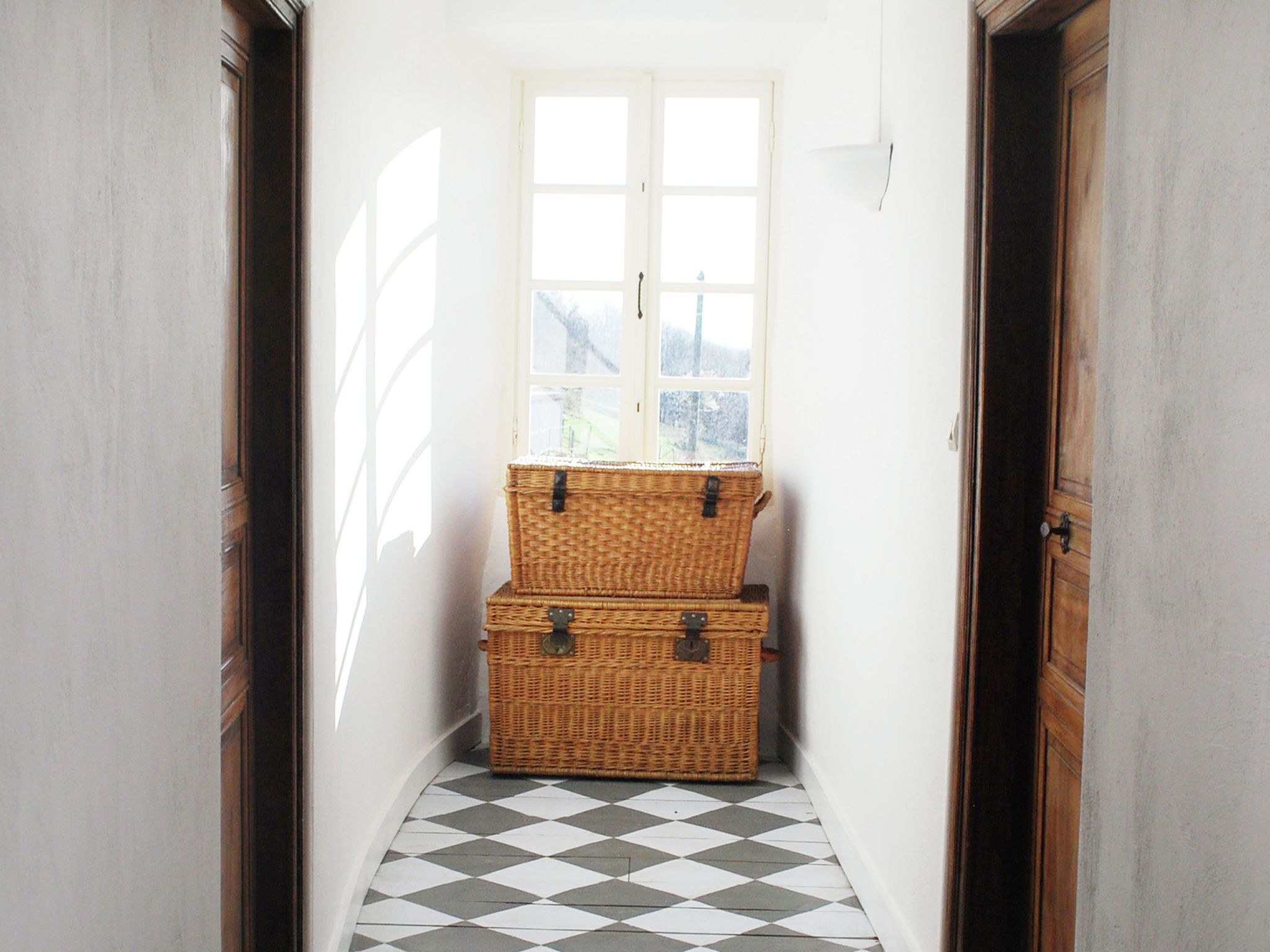 7 kamar tidur, tempat tidur bayi (biaya tambahan), dan seprai linen
