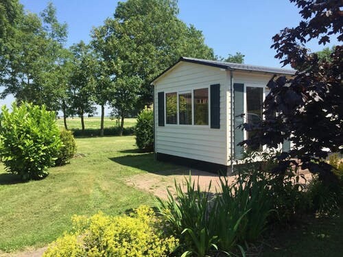 Detached Chalet with Microwave near Wadden Sea